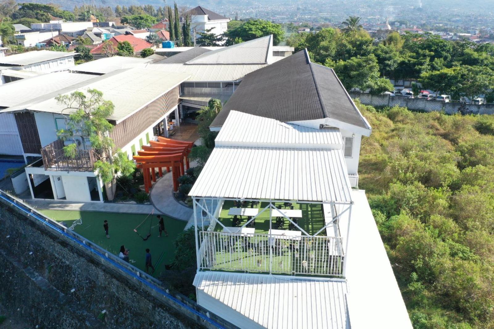 Kontena Hotel Batu  Exterior foto